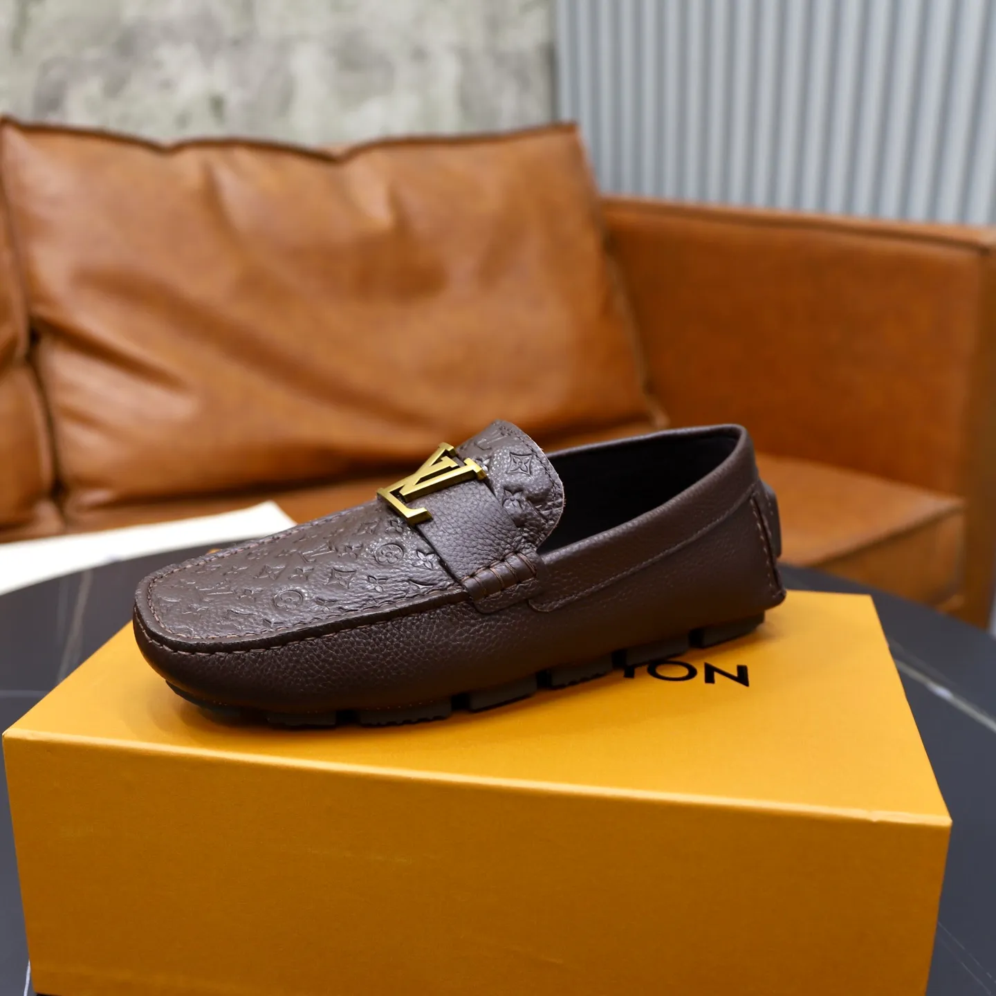 Ex-factory price: 480💰【LV】Louis Vuitton ⚠️High-end men’s driving and pedal series ⚠️38-44 (customized for 45) ⚠️All original cowhide leather! Thick and soft! Made entirely of calfskin lining! Rubber sheet anti-slip beanie sole! Three-dimensional package technology! Fashionable and classic! Handicrafts! Original high quality! Feel free to compare!